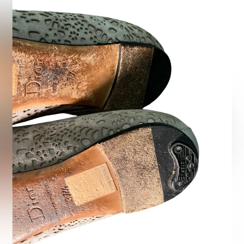 7 1/2. Christian Dior laser cut floral leather grey flats shoes - Picture 5 of 6